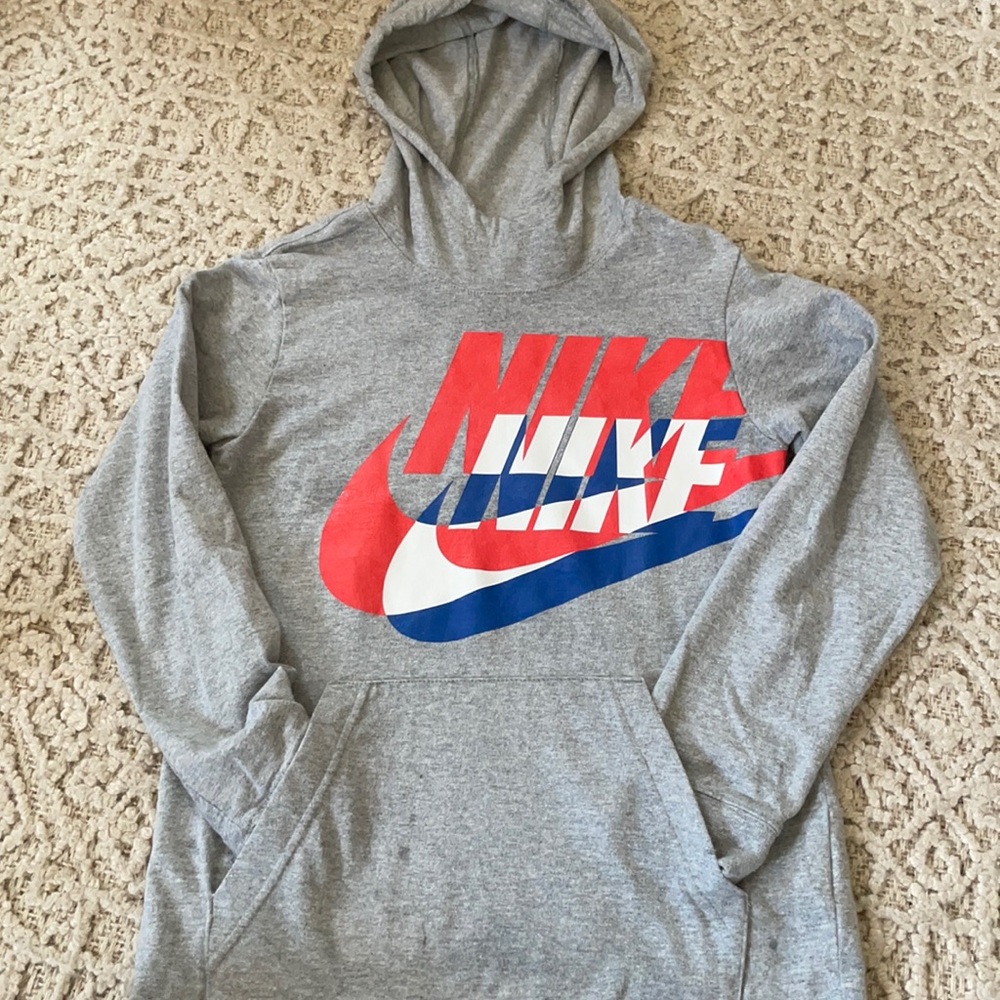 Nike boys long sleeve hooded tee